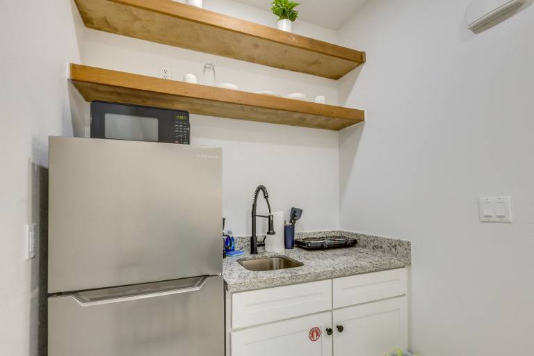 Reel & Relax! Pet-Friendly SPI Stay Next to Beach — photo 2