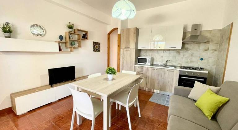 Holiday apartment with yard & terrace — photo 3