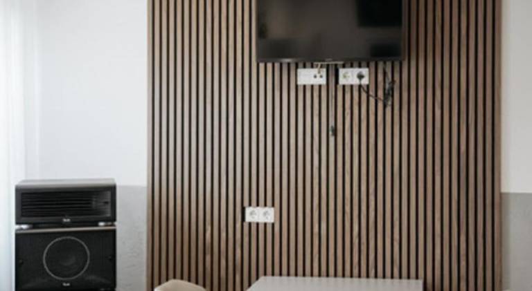 Serviced apartment with patio | Pet-friendly — photo 4