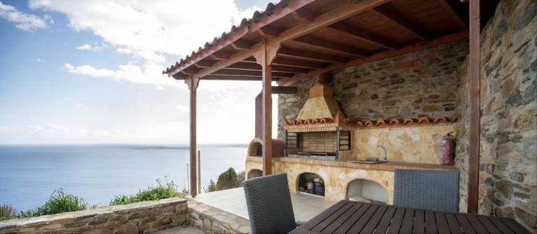 Vacation home with jacuzzi, yard & BBQ | Perfect for remote work — photo 3