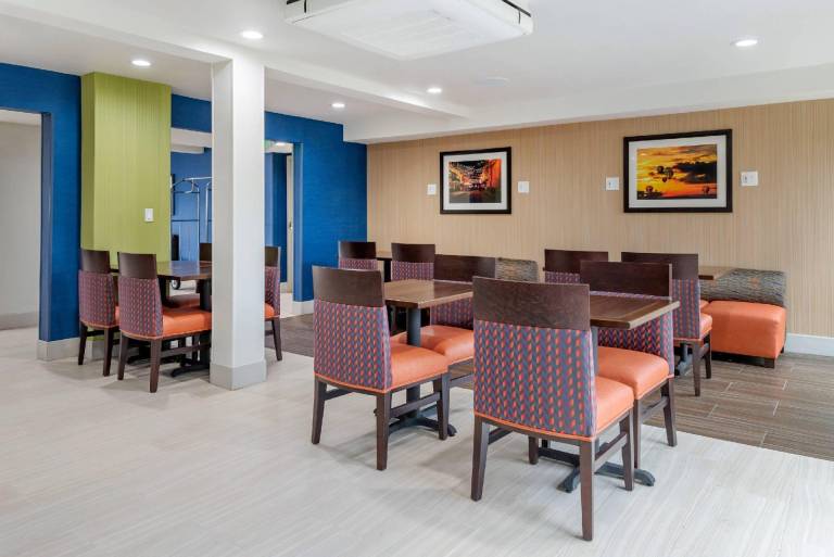Comfort Inn & Suites Tigard near Washington Square — photo 2