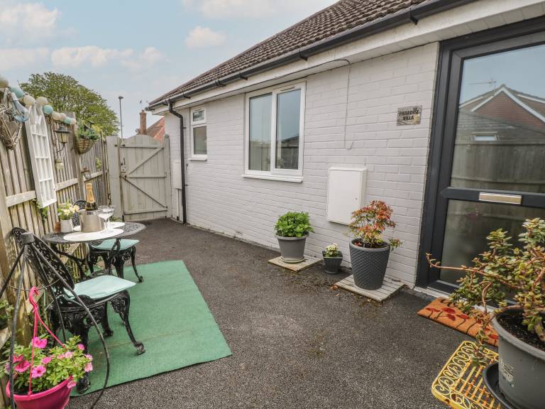 Cottage with garden | Beach view — photo 3