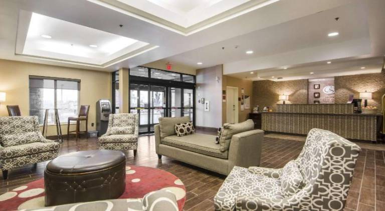 Comfort Suites — photo 4