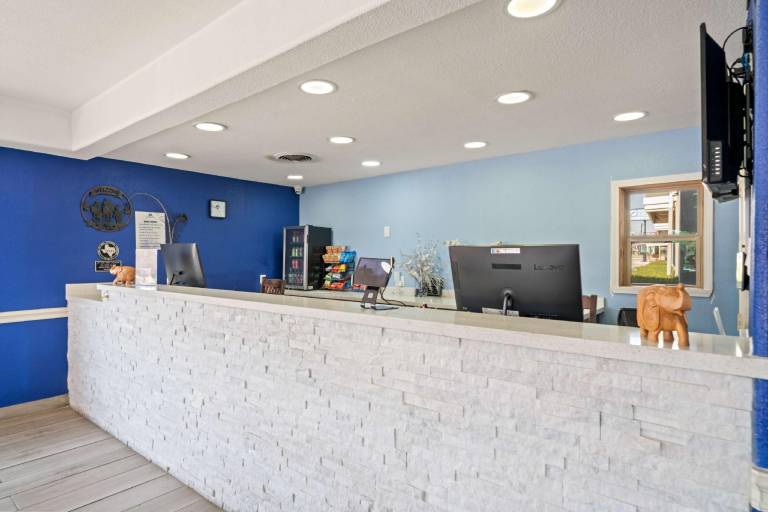 Americas Best Value Inn Brenham — photo 3