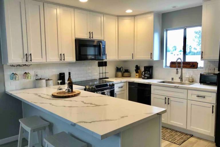 Family-oriented nice vacation home with private pool, grill & jacuzzi | City view | Pets allowed — photo 5