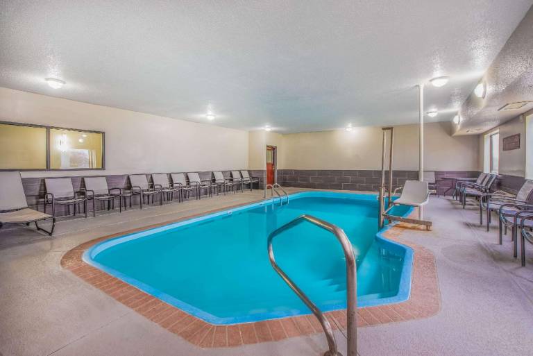 La Quinta Inn & Suites by Wyndham Fairborn Wright-Patterson — photo 5