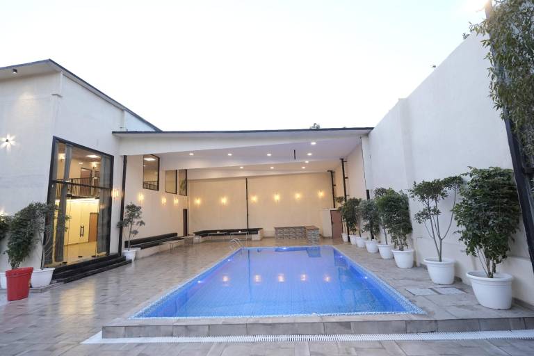 Beautiful vacation home with yard & private pool | Pets allowed — photo 2