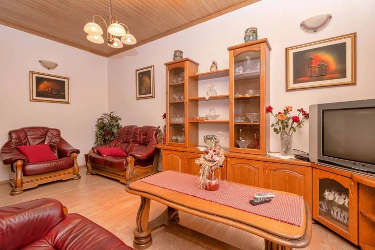 Four-bedroom house with terrace Svirče, Hvar (K-17682) — photo 3