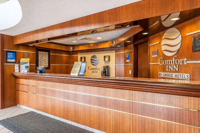 Comfort Inn Cleveland Airport — photo 5