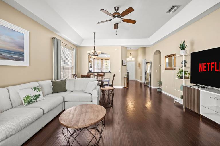 The Comfort House Step Free 3BR w Fenced Yard