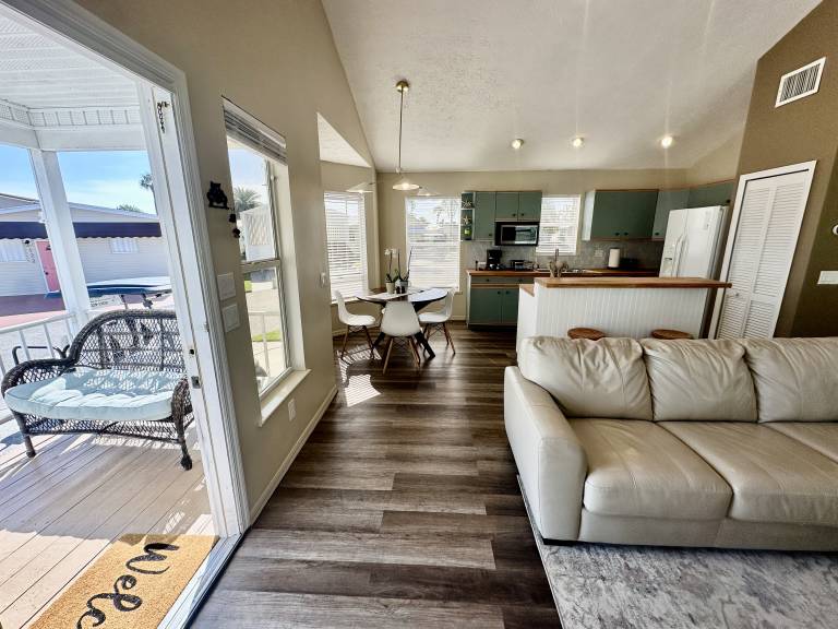 Family-oriented wonderful house with pool & hot tub | Dogs allowed — photo 4