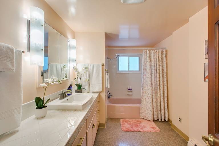 HabitueHomes - Eagle Rock Base Camp — photo 4