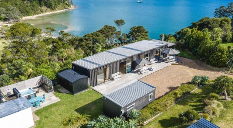180 m&sup2; Villa