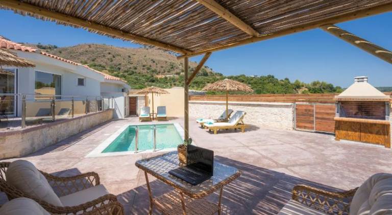 Villa with pool | Pets allowed — photo 4