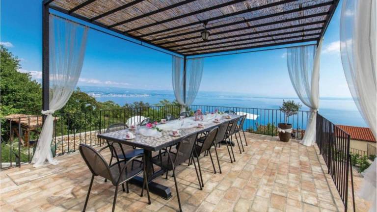 Villa with terrace, barbeque & private pool — photo 3