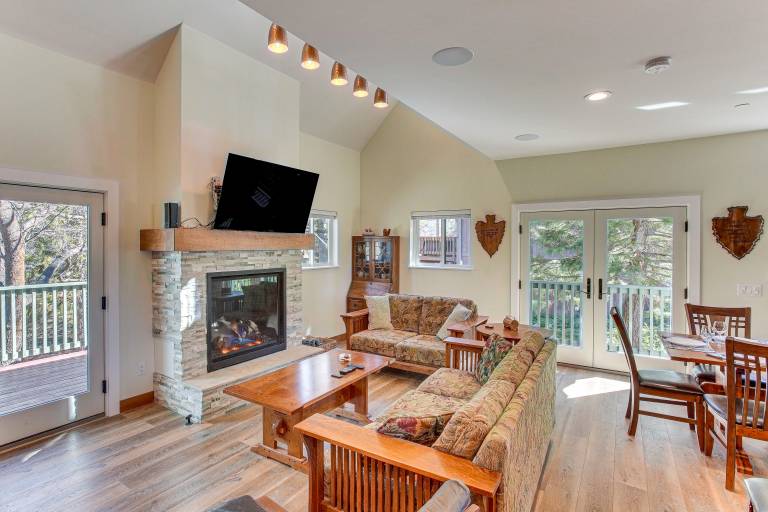 Game Room & Deck: Pet-Friendly Lake Arrowhead Home — photo 4