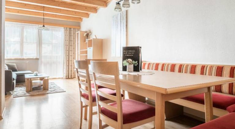 Holiday apartment with grill & yard — photo 2