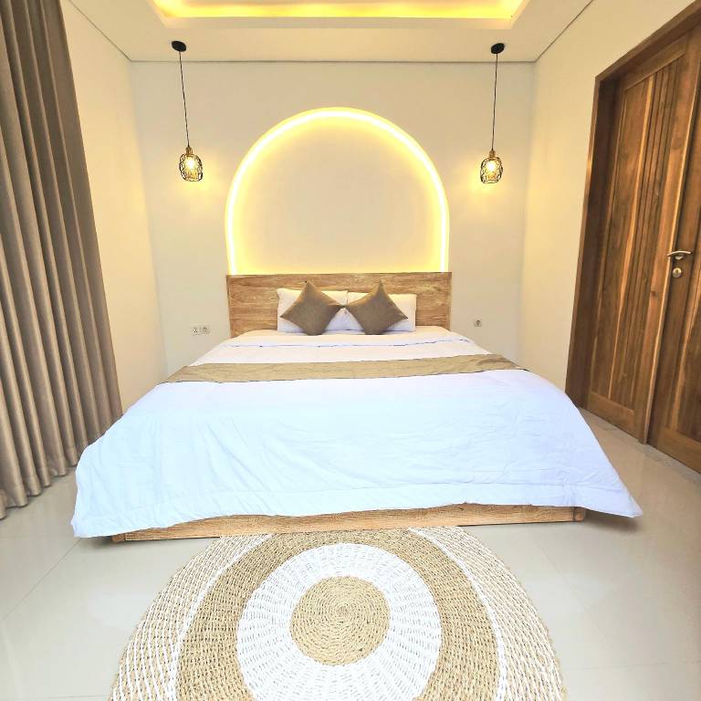 Villa with yard & pool | Perfect for remote work — photo 2