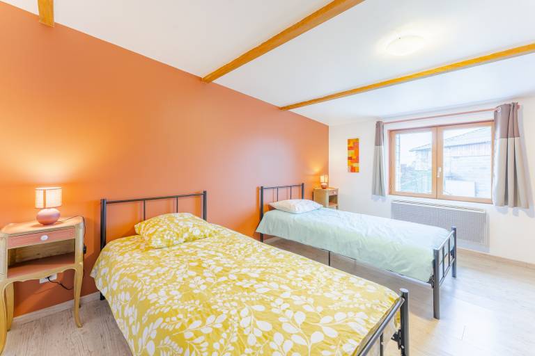 Family-friendly charming vacation home with patio, garden & grill | Pets allowed — photo 4