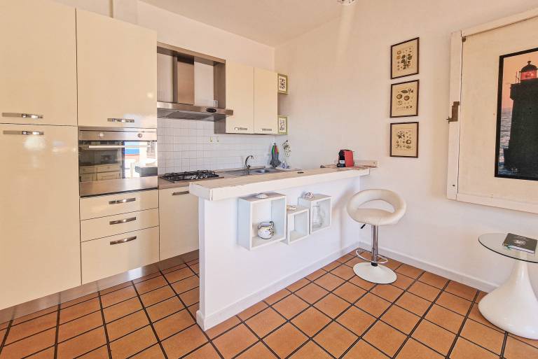 Holiday Home 'Trilocale Maestrale Beach' with Sea View, Terrace and Air Conditioning — photo 4