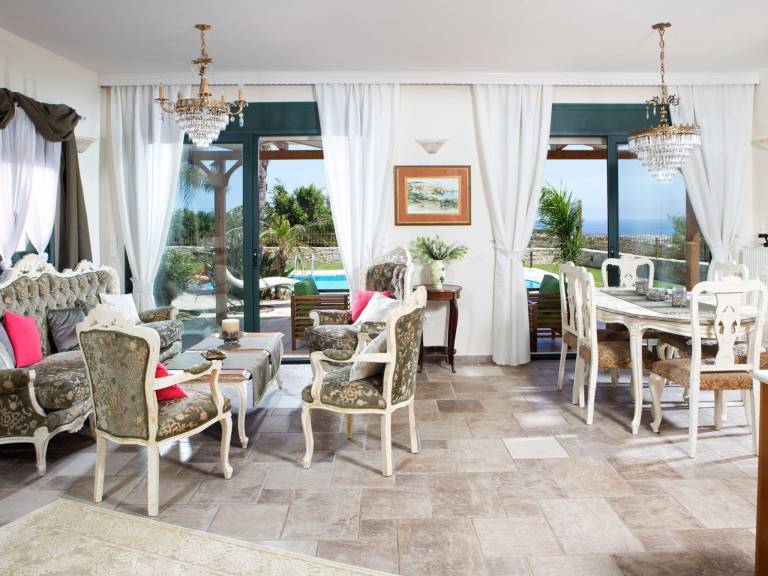 Vacation home with yard, barbeque & private pool — photo 3