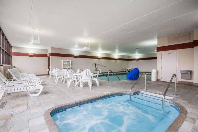 Comfort Inn & Suites Madison - Airport — photo 4