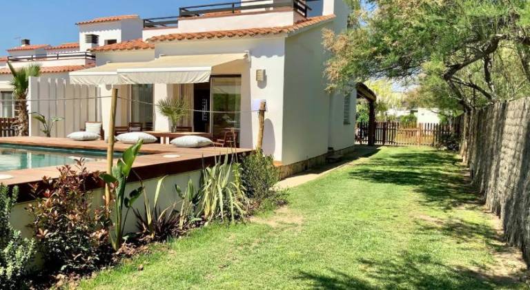 Family-friendly villa with patio, private pool & barbecue | Next to the beach | Pets are welcome — photo 4