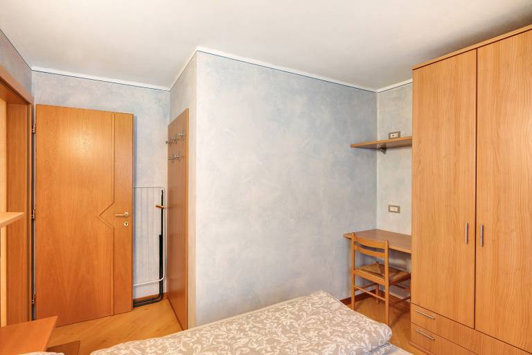 Holiday apartment with fast internet, garden & barbecue | Garden view — photo 4