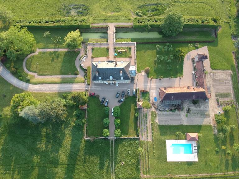 Child-friendly castle with yard, private pool & BBQ | Panoramic view | Dogs allowed — photo 4