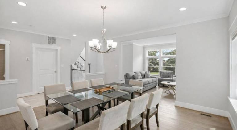 The Ultimate Luxury Home with Jacuzzi & Garage — photo 2