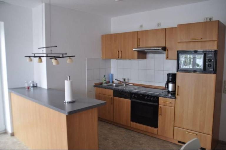 Komfortables Ferienapartment mit Balkon, WLAN und Meerblick in Orth — photo 2