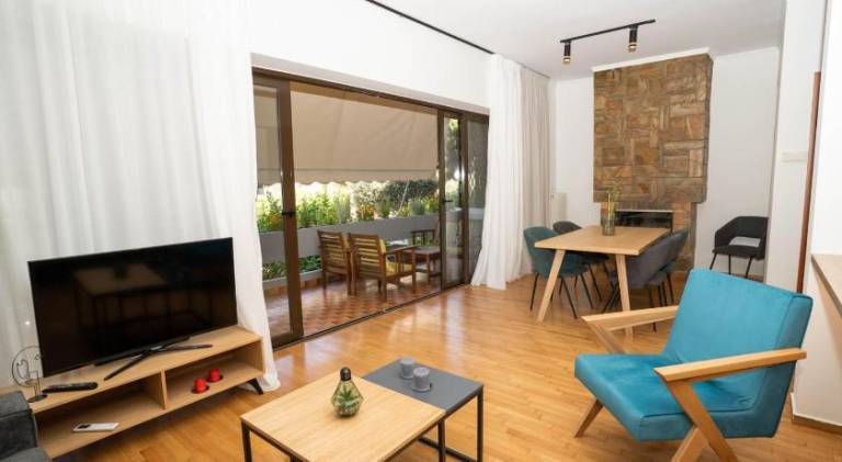 Apartment with 3 rooms for 5 persons in Glyfada