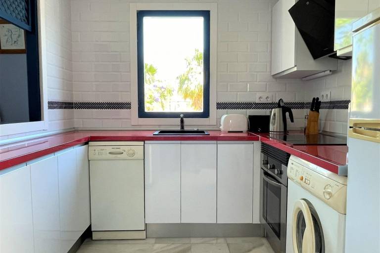 Fully equipped vacation home with yard, patio & pool | Pet-friendly — photo 4