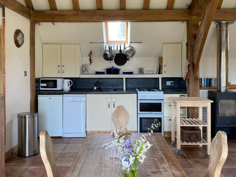 Cottage with yard & grill — photo 2