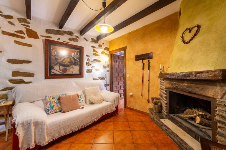 Family-friendly charming vacation home with grill, pool & hot tub | Garden view | Good for workation | Pet-friendly — photo 5