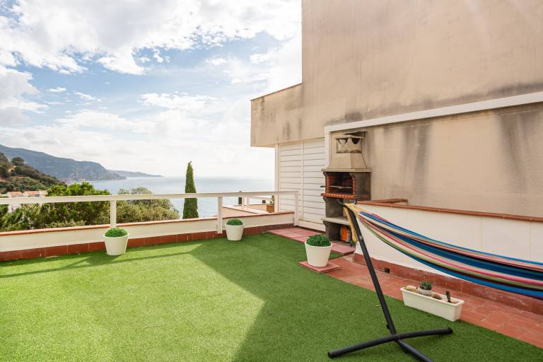 Fully equipped wonderful holiday apartment with terrace | Mountain view | Close to the beach | Pets allowed — photo 2