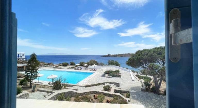 Vacation home with pool — photo 4
