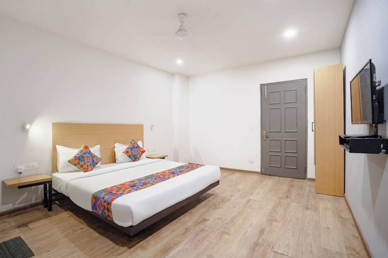 Fabhotel Royale 49