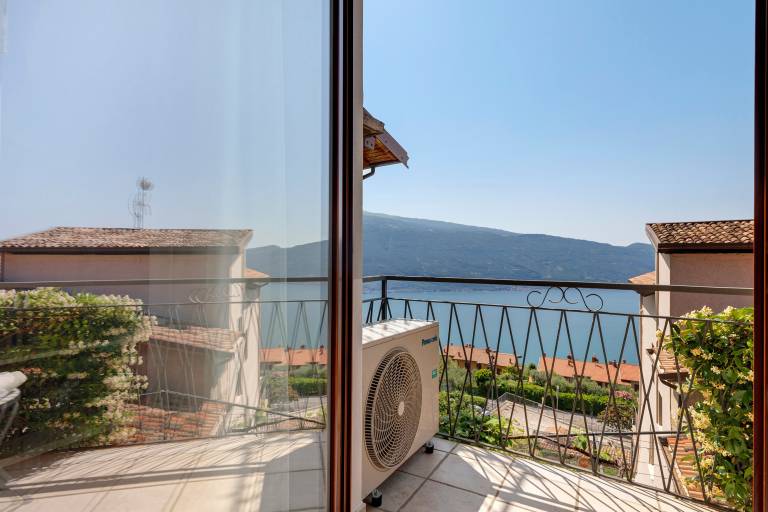 Apartment 'Il Campanile' with Lake View, Wi-Fi and Air Conditioning — photo 3