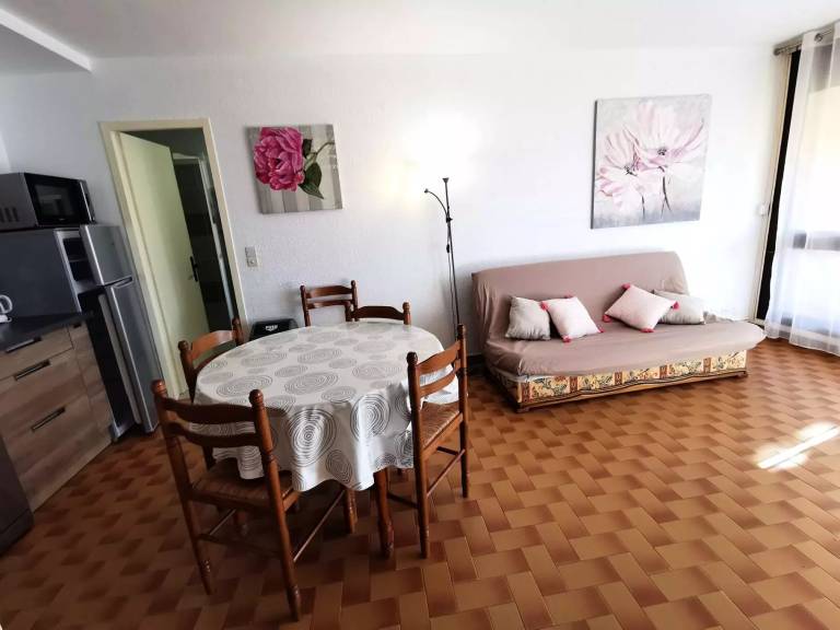 Charming holiday apartment with patio | Beach nearby | Pet-friendly — photo 2
