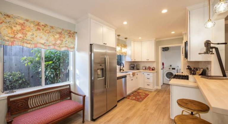 House with jacuzzi — photo 4