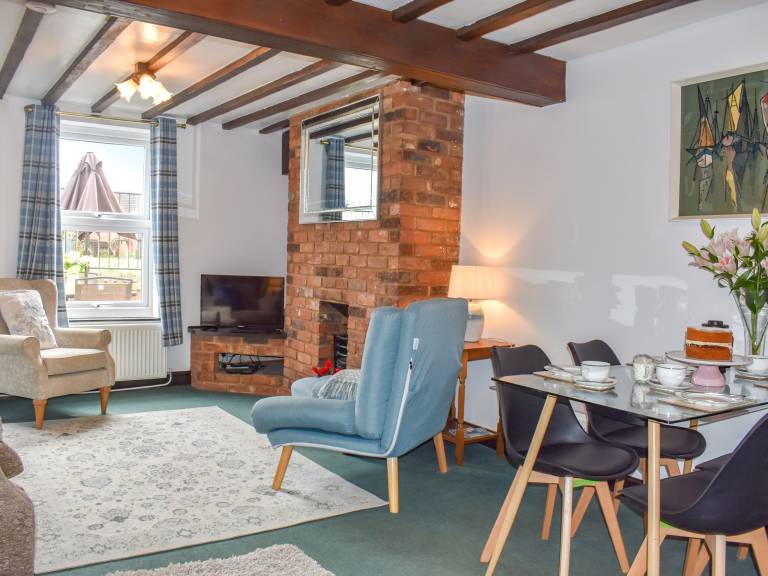 Family-friendly cottage with yard & terrace | Pets allowed in King's Lynn