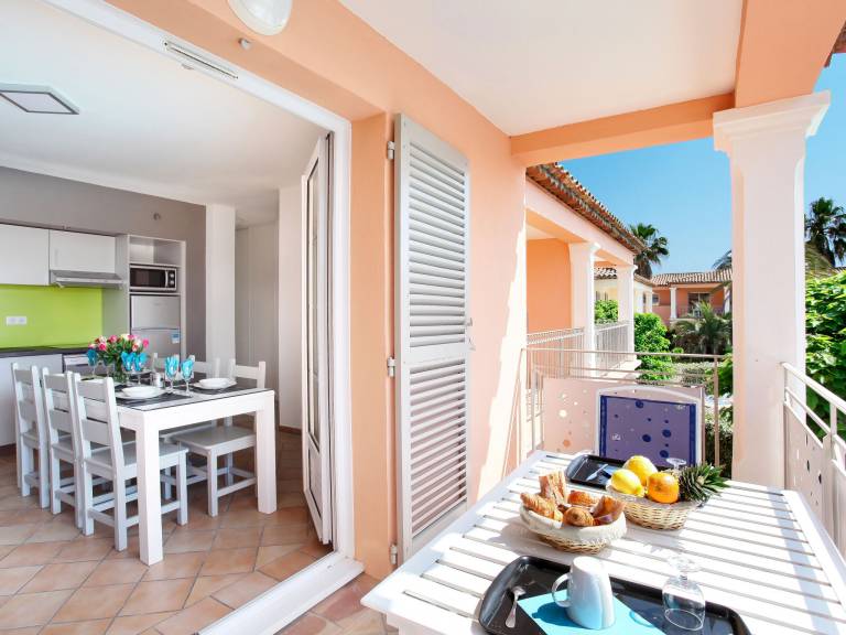 Holiday apartment with patio & heated pool — photo 3