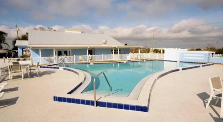 Starr Estates Marvel House Sunretreat Rv Park — photo 3