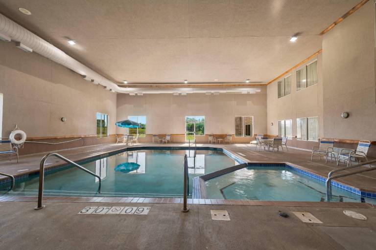 Rodeway Inn & Suites Tomahawk — photo 3