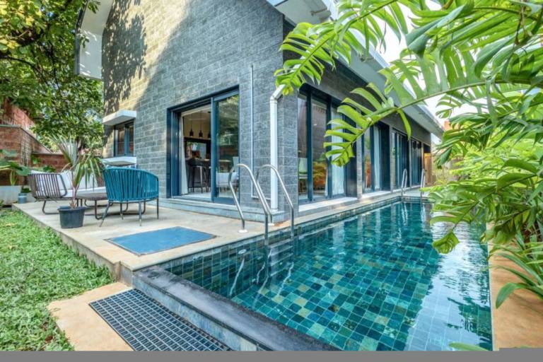 Villa with yard & pool — photo 2