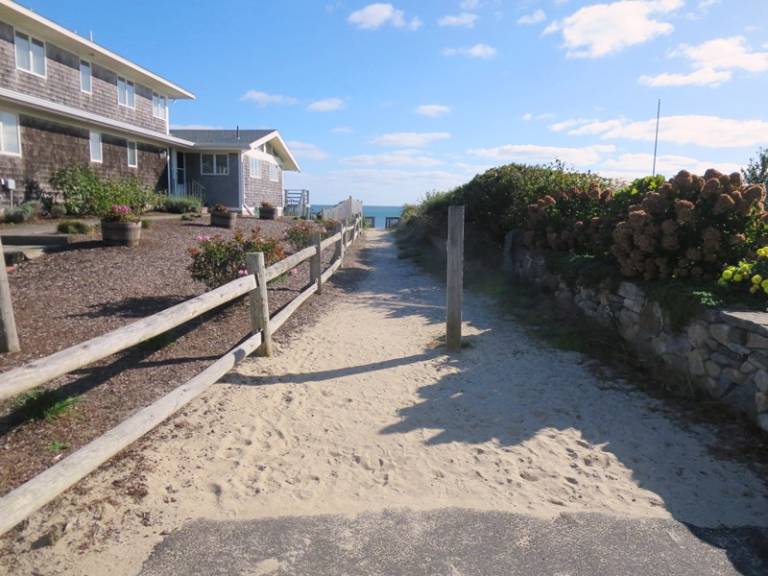 Walk to Beach Close to Town WiFi AC Units Ginger Plum Cottage — photo 3