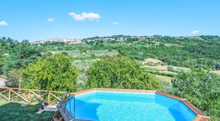 Spacious house with pool & hot tub | Pet-friendly in Terni