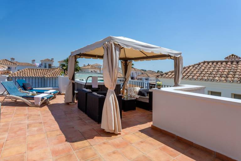 Luxury Spa & Golf Villa Denton with Garden, Jacuzzi, A/C & Wi-Fi — photo 2