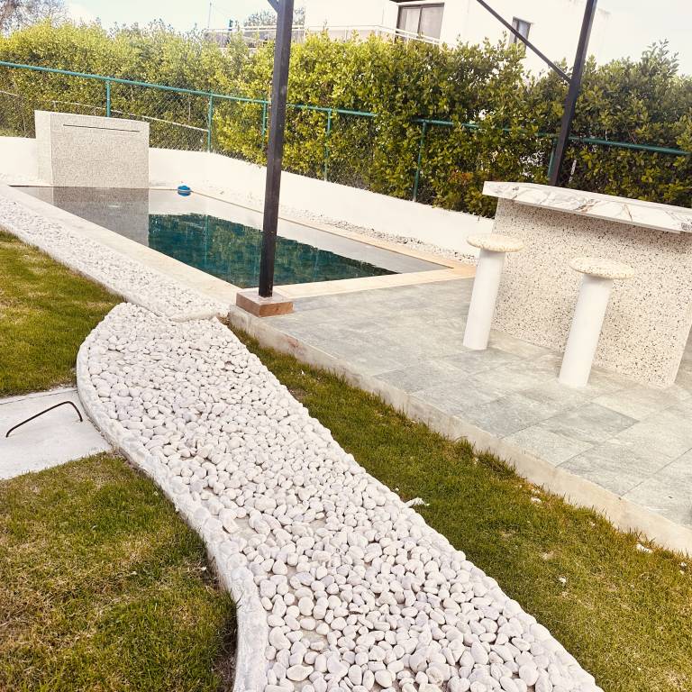 Villa with private pool, patio & garden — photo 5